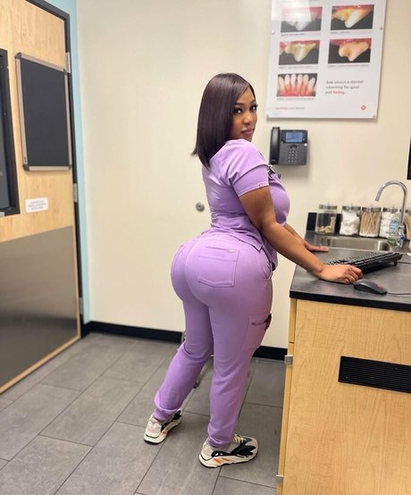 ActingLightskin pornstar erotic images