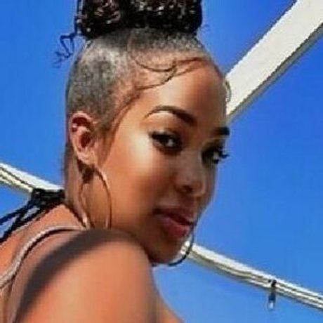 ActingLightskin model xxx images