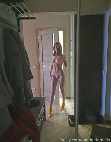 GoodGirlAmelia star top pic