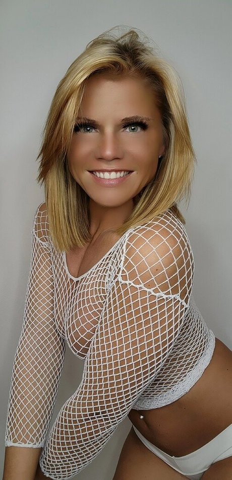 juliaandrea92 pornographic star photo