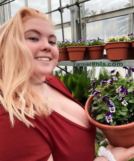 Amberly Quick model image