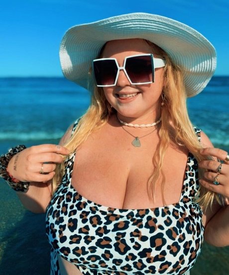 dripping wet pussy onlyfans beautiful nude img