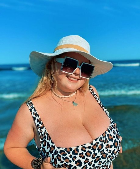 Amberly exclusive star pics