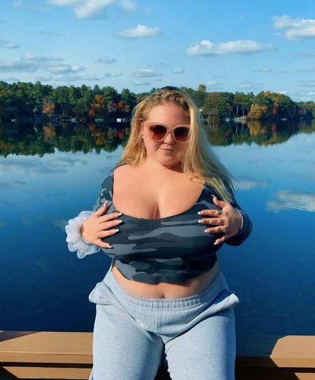 Amberly exclusive model pictures