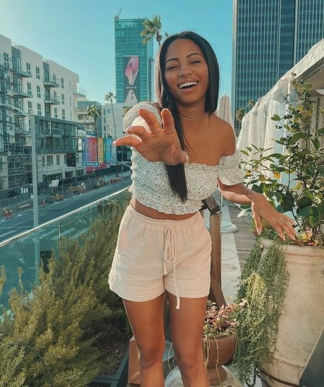 Camille Hyde sexy star photos