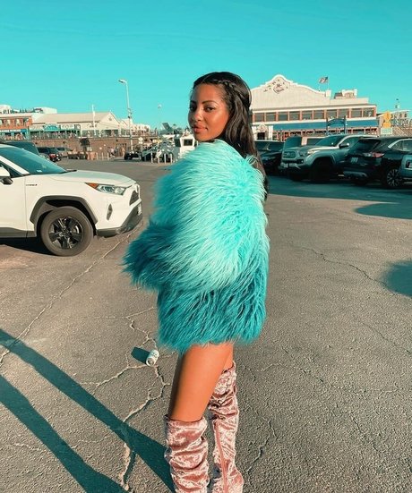 Camille Hyde exclusive pornstar galleries