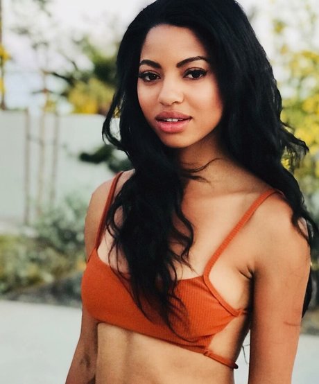 Camille Hyde free model pic