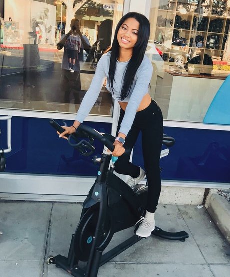 Camille Hyde star sexy images