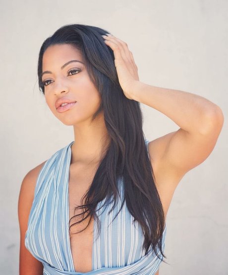 Camille Hyde xxx model img