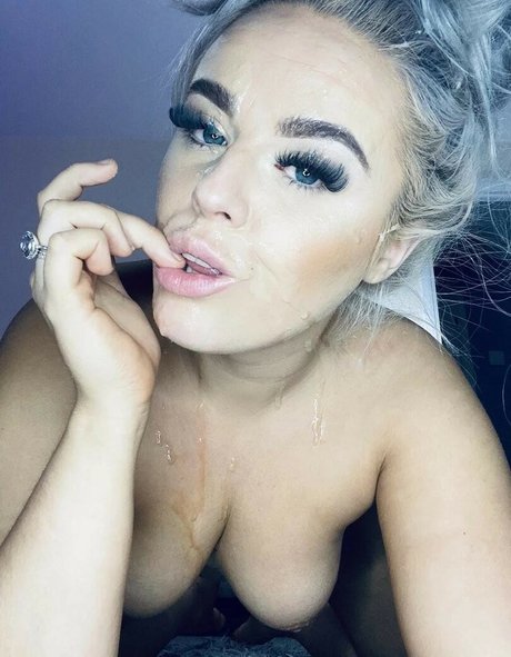 Emily Ward sexy actress pic