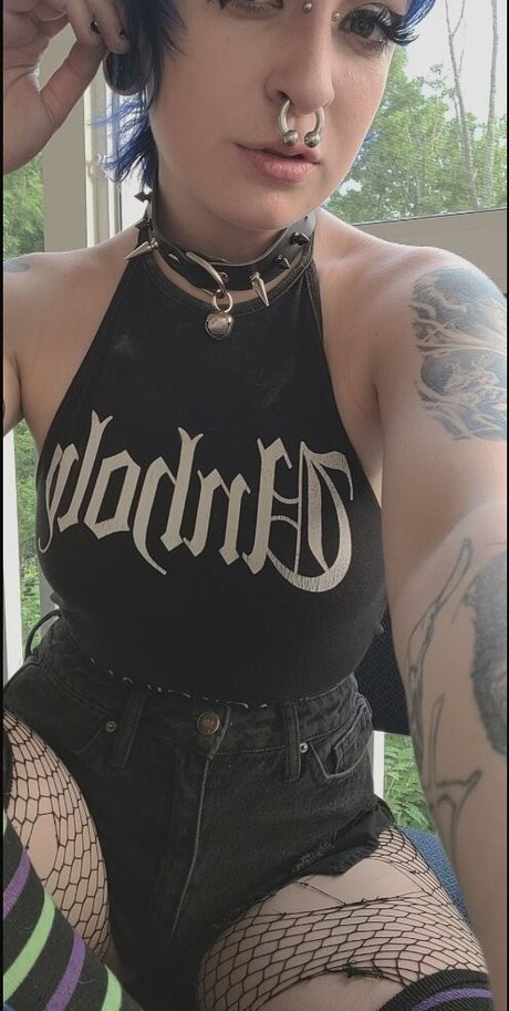 satanslilkittn nude model photo