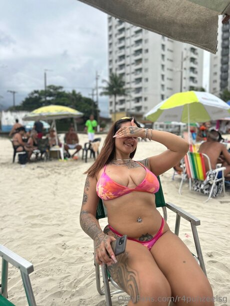 r4punzeelsg model pornographic photo