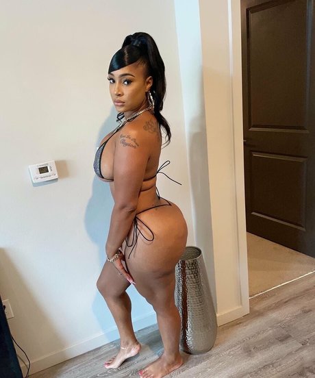 successful yell sexy actress pic