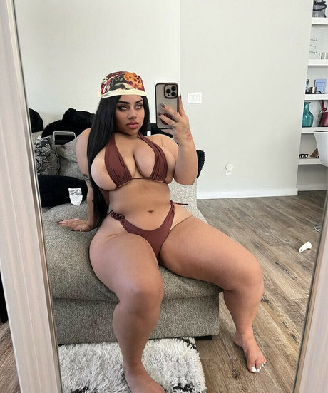 Soymamiyv model pornographic photos