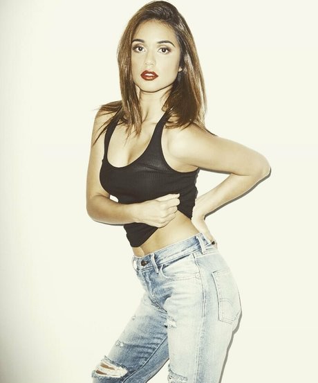 Summer Bishil porn model galleries