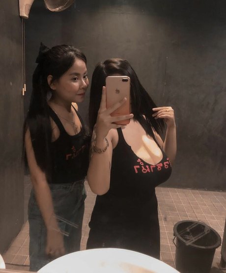 mature squirt onlyfans hot pics