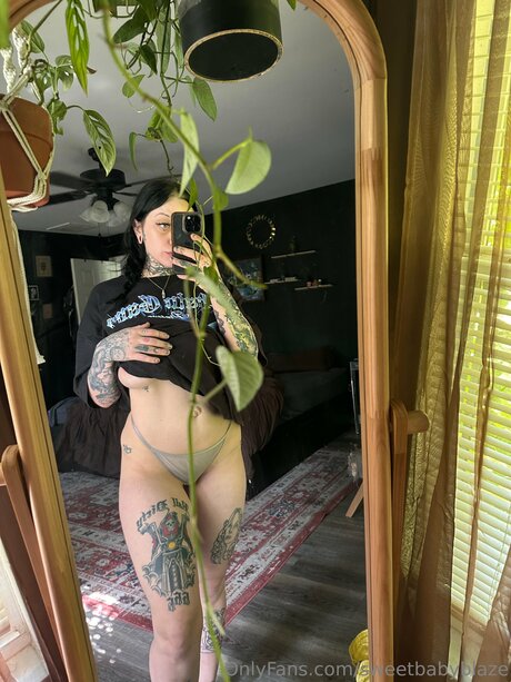 sweetbabyblaze sex model image