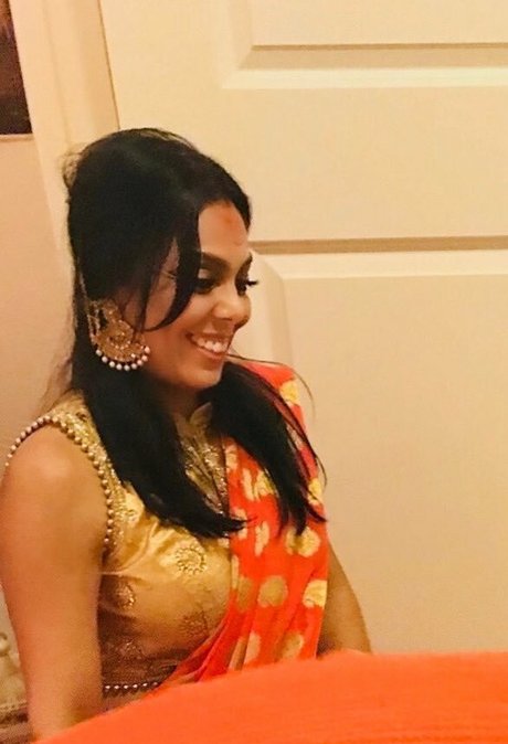 Nitu Sharma pornographic model photos