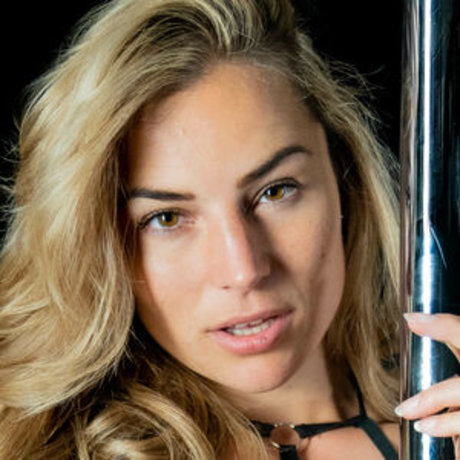 Viktoria Fischer pornstar gallery