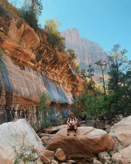 Hannah Murrell model adult img