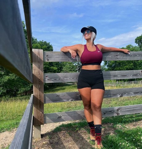 Hannah Murrell sexy actress pics