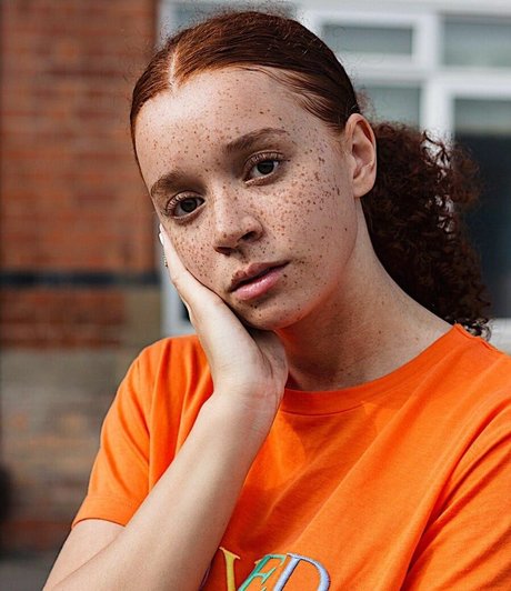 Erin Kellymen pretty pornstar pic