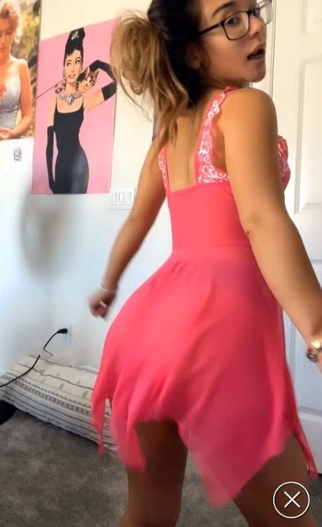 Alahna Ly naked model photo