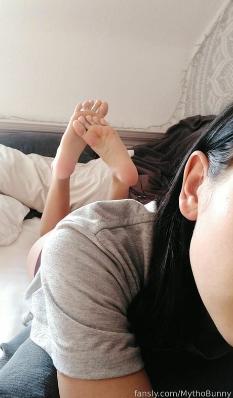 MythoBunny pretty model pic