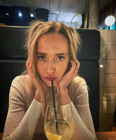 Lolly Bella_ model sex galleries