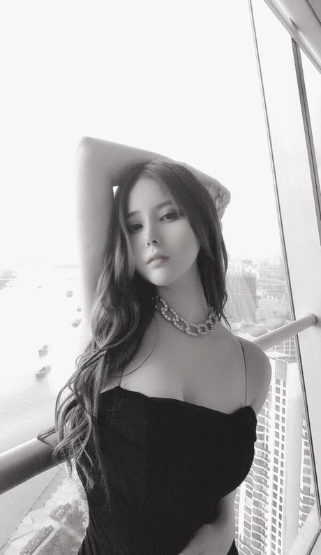 Lydia Yuna beautiful model img