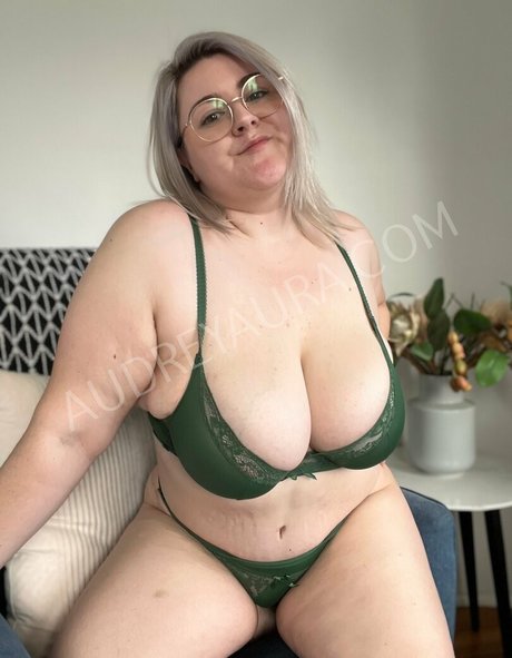 Audrey Aura hot star pics