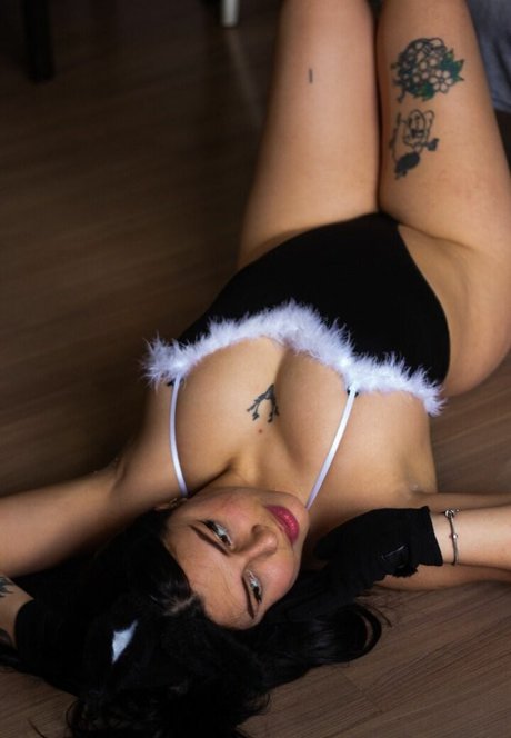 Andressakin model naked photos