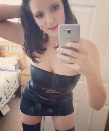 Ivy Rain pretty actress image