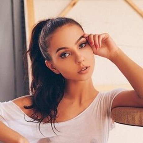 Milatonin pornstar sexy pics