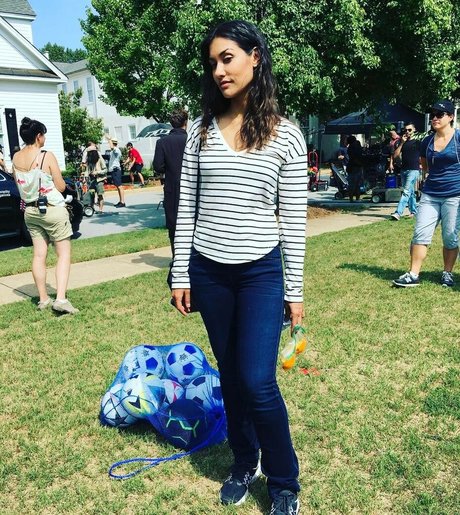 Janina Gavankar Quick model image