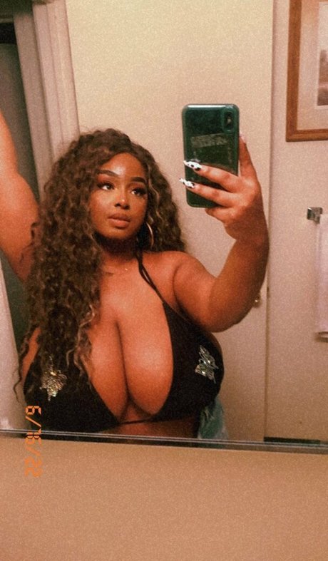 Milkmami89 perfect pornstar pic