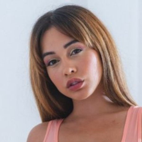 Ginebra Bellucci pretty model archive