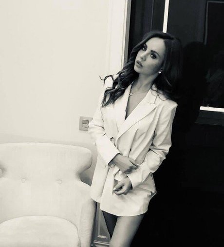 MakSim star erotic images