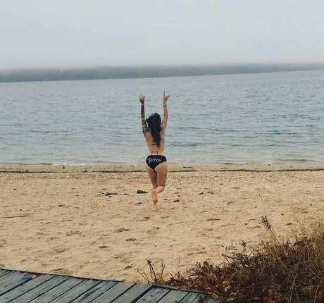 Raxkingisdead model art photo