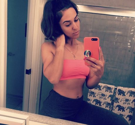 Paula Reto hot star picture