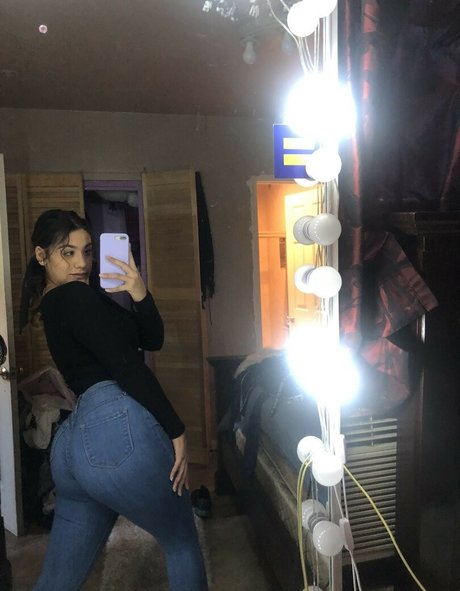 Latina California Girl model picture