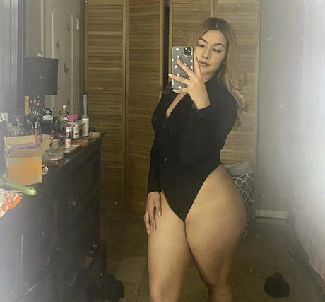 Latina California Girl nice model pictures