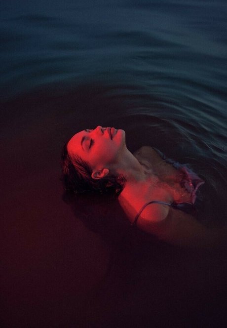 Kristina Azaronak porn model pictures