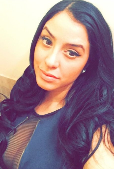 Laura Stylez pretty pornstar photos