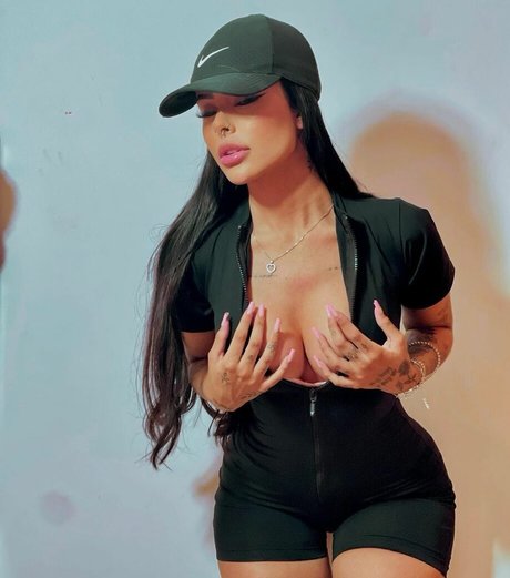 Mah Tavares model erotic photo