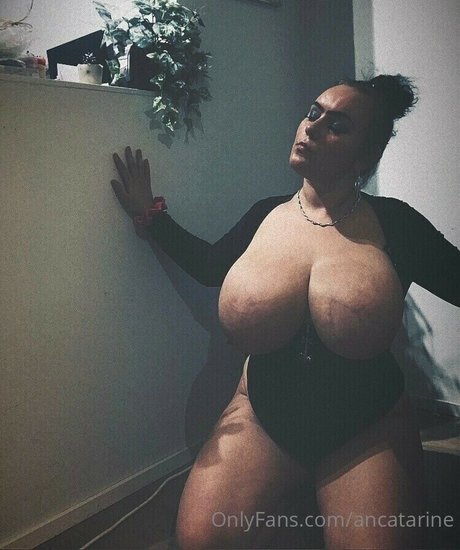Ancatarine pornstar nude pictures