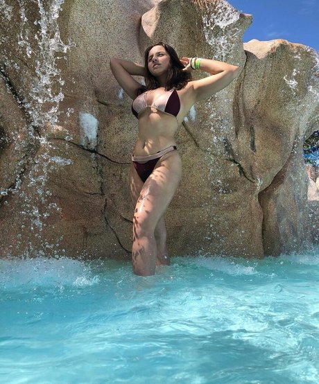 lauratsukii pornstar hot photo