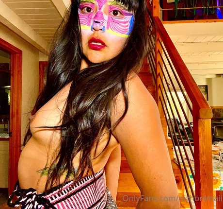 nizhonimaii nude model picture