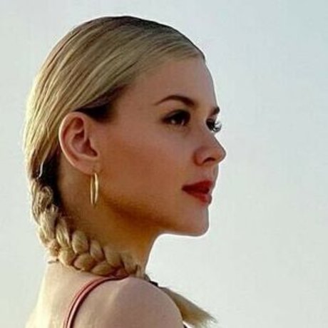 Emmelie De Forest free star image