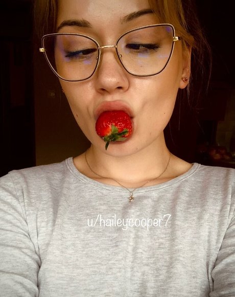 Hailey Cooper pretty actress gallery